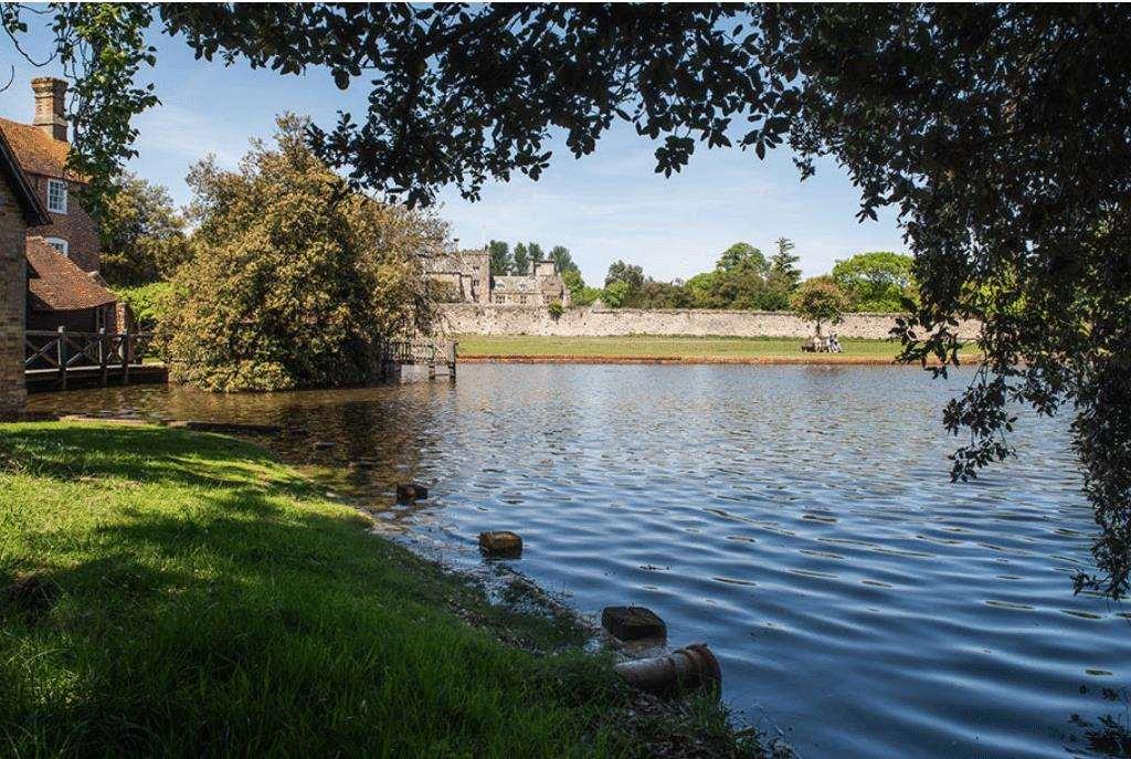 The Montagu Arms Hotel Beaulieu