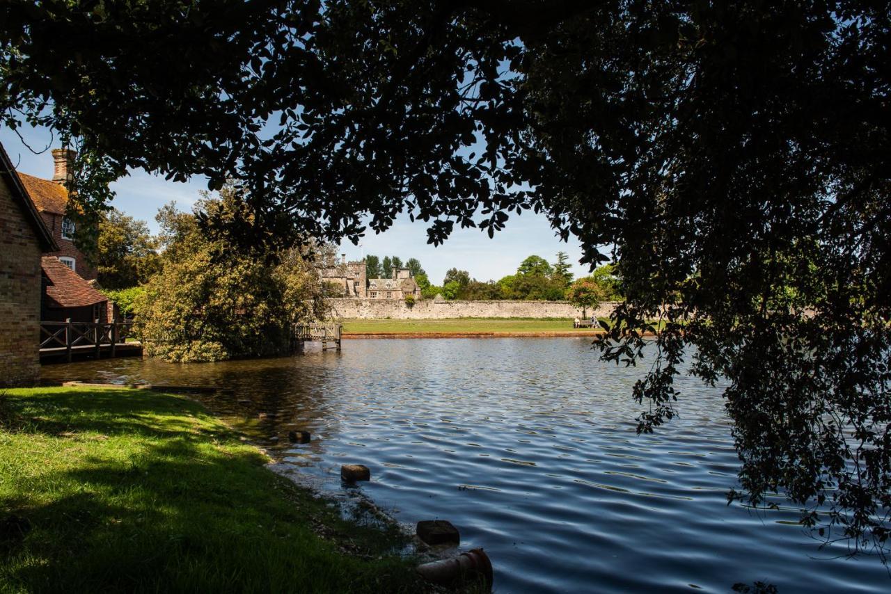 The Montagu Arms Hotel Beaulieu